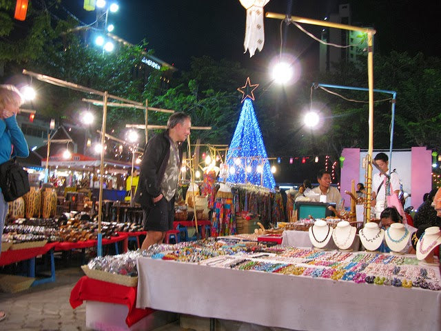 The Best Offline Venues to Sell Wholesale Jewelry