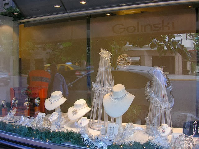 Wholesale Fashion Jewelry Business Tips: Know What Your Customers Want