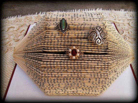 How to Showcase Your Jewelry Pieces in the Most Attractive and Creative Ways