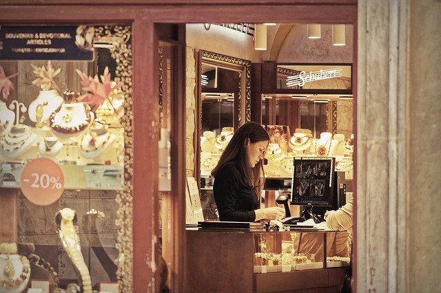 How to Professionally Display Jewelry