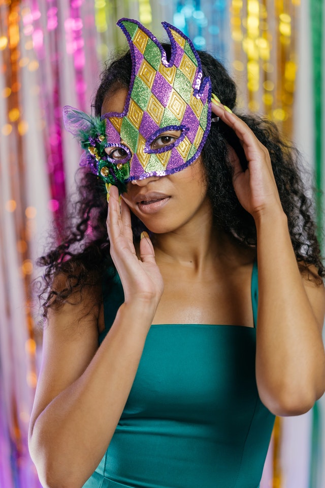 9 Women’s Fashion Rings for Mardi Gras 2022