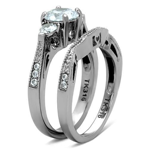 CJE1W002 Wholesale Women&#39;s Stainless Steel AAA Grade CZ Clear Three Stone Wedding Ring Set
