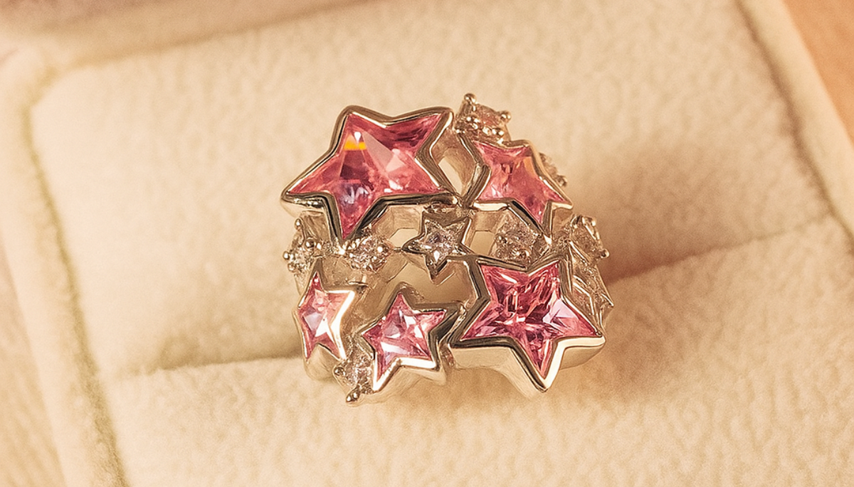 CJS207 Sterling Silver Pink Stars Ring in a beige ring box