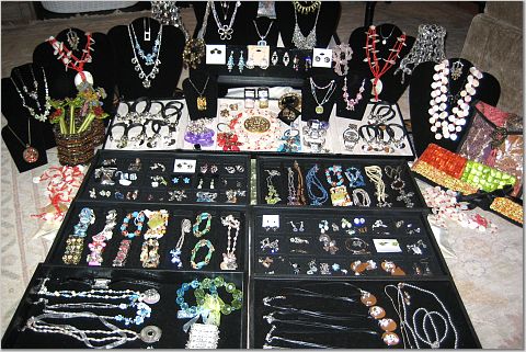 More Tips to Create Professional Looking Wholesale Jewelry Displays