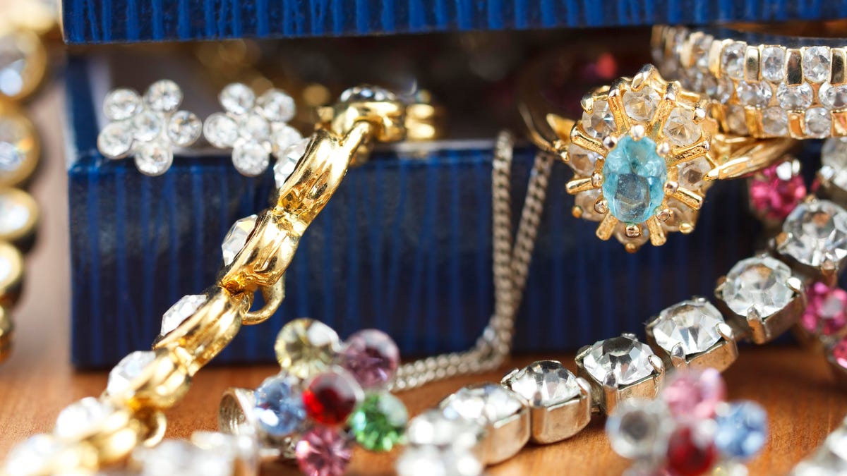 What To Look For When Buying Wholesale Fashion Jewelry