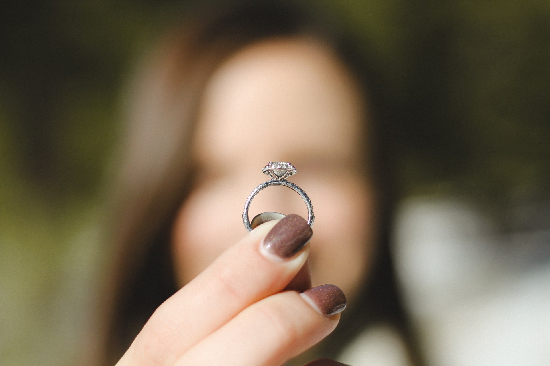 5 Activities to Avoid When Wearing a Wedding Ring