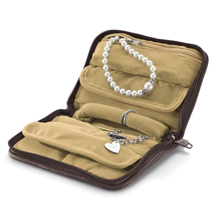 How to Keep Your Jewelry Safe When Traveling