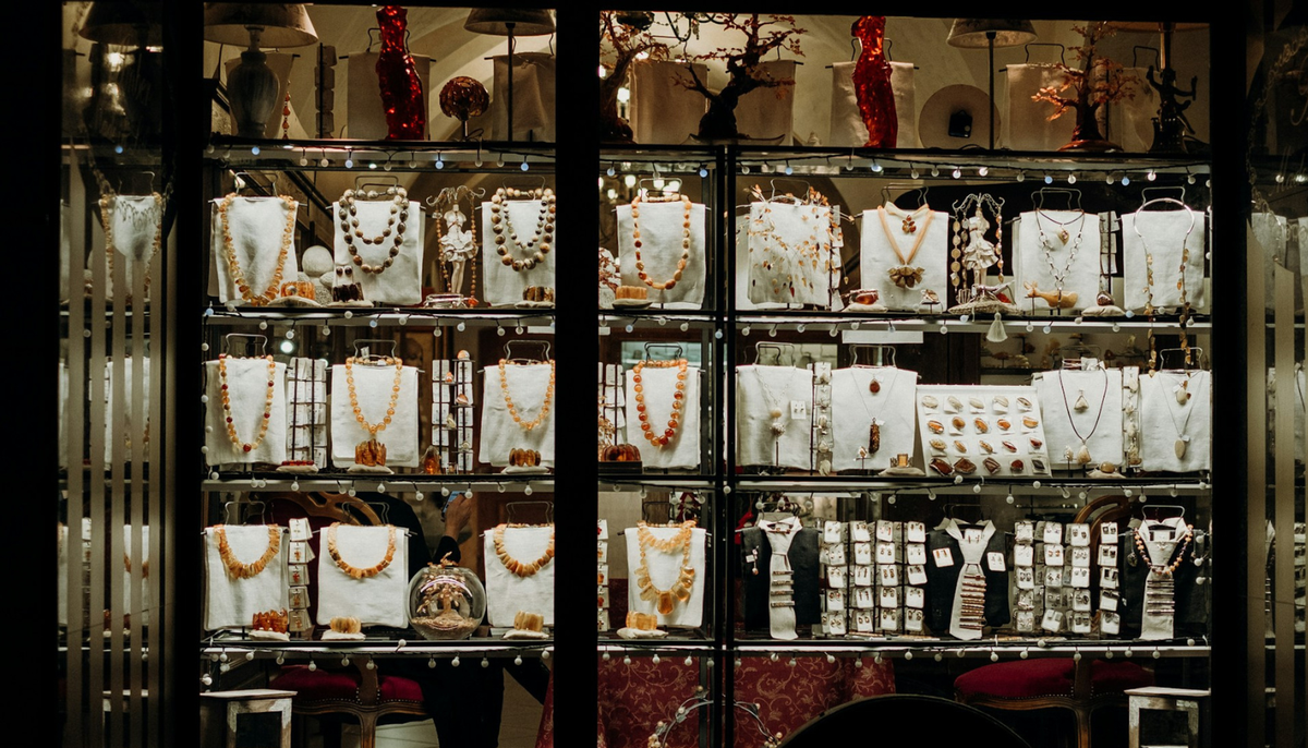 a window display of a jewelry store at night