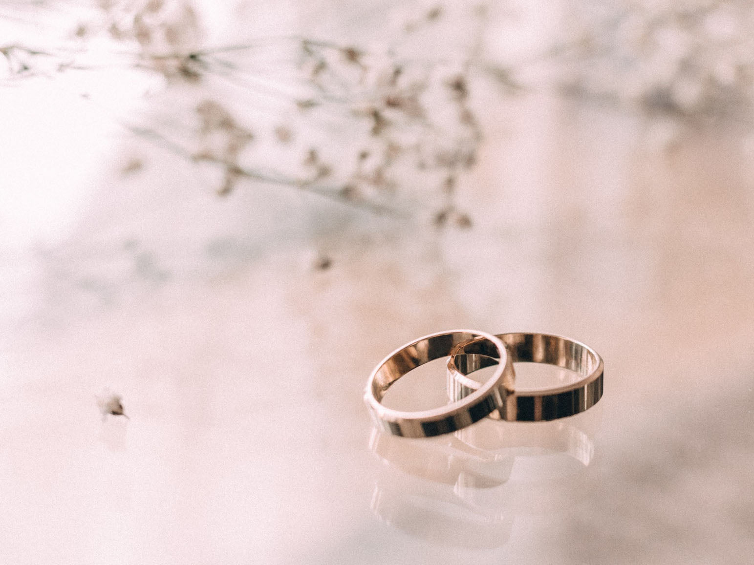 5 Things Not to Do With Your Wedding Ring On
